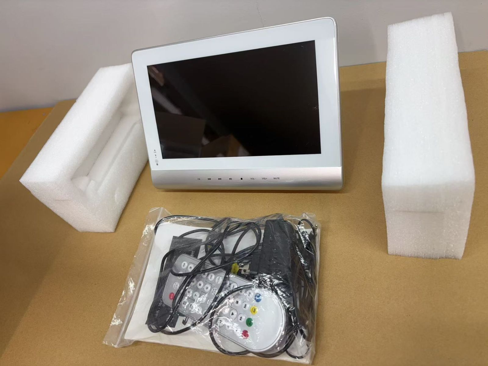 10インチ防水ポータブルブルーレイプレーヤー AS-BD10W