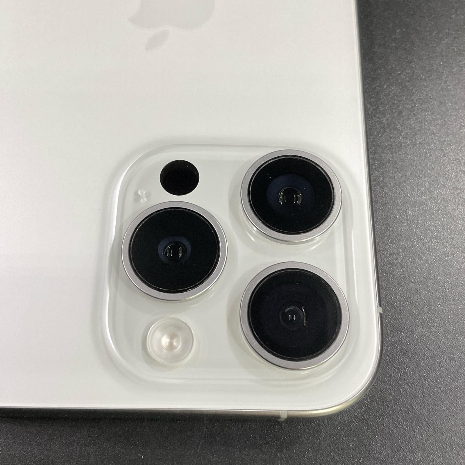 Apple iPhone 15 Pro 256GB ホワイトチタニウム docomo 白ロム 動作 