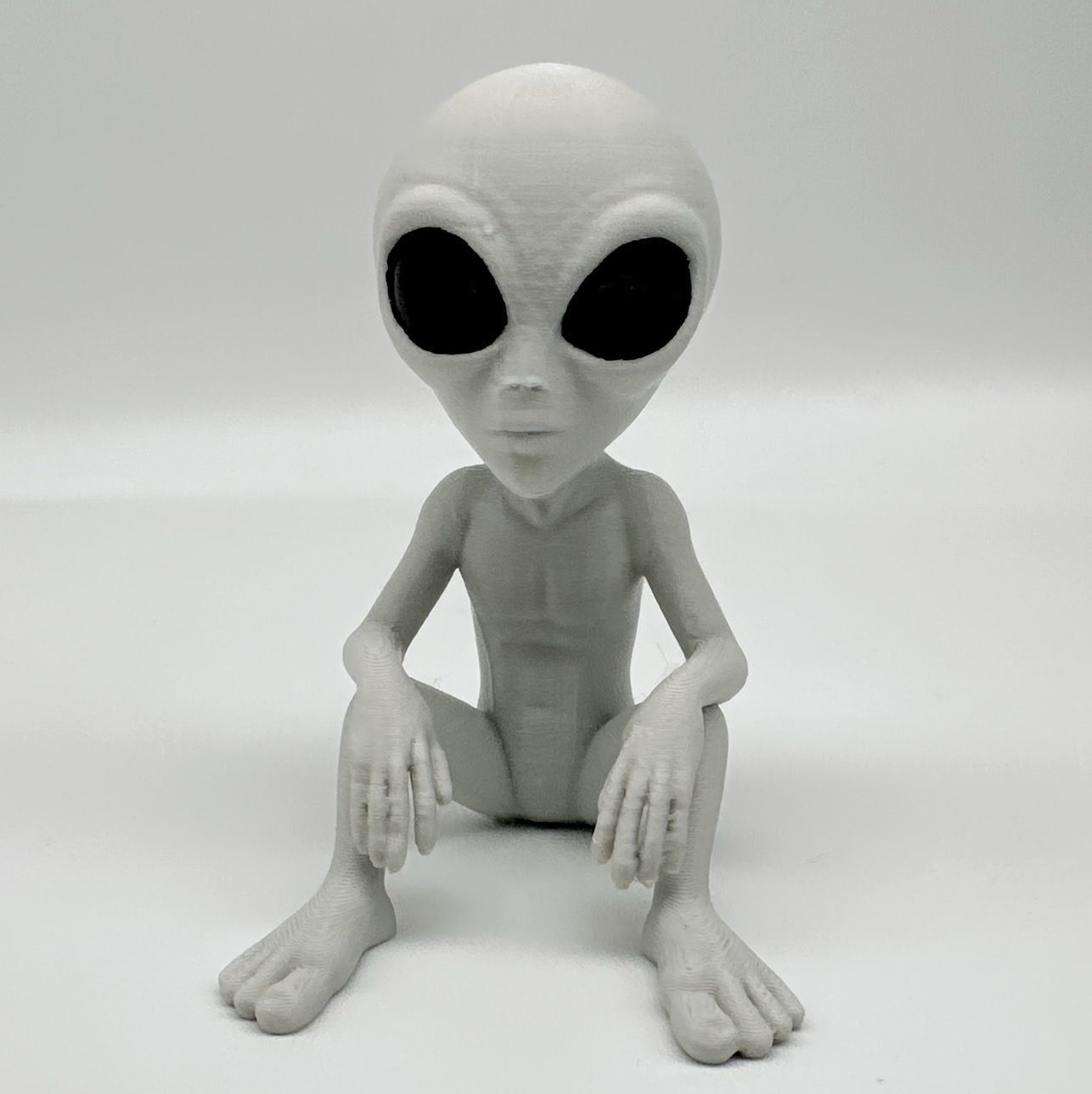 宇宙人フィギュア フィギュア 座っている宇宙人 グレー リアル 置物 8cm かわいい