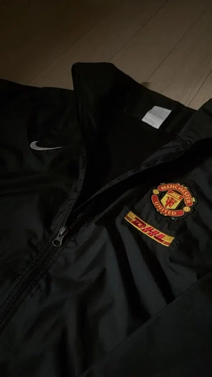 値下げ中Nike ManchesterUnitedウィンドブレーカー XL 緊急) XL 限定品 Nike(ナイキ） MANCHESTER UNITED FC
