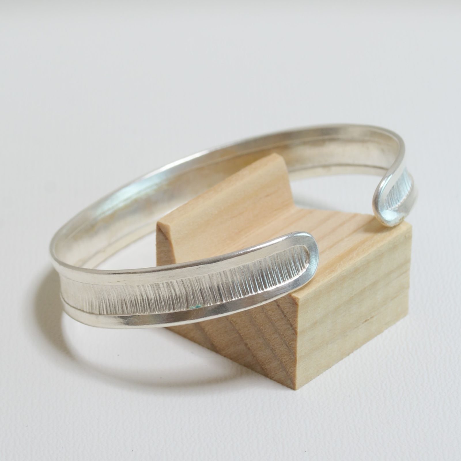カレンシルバー バングル ユニセックス KAREN SILVER BANGLE カレンシルバー バングル ユニセックス KAREN SILVER BANGLE