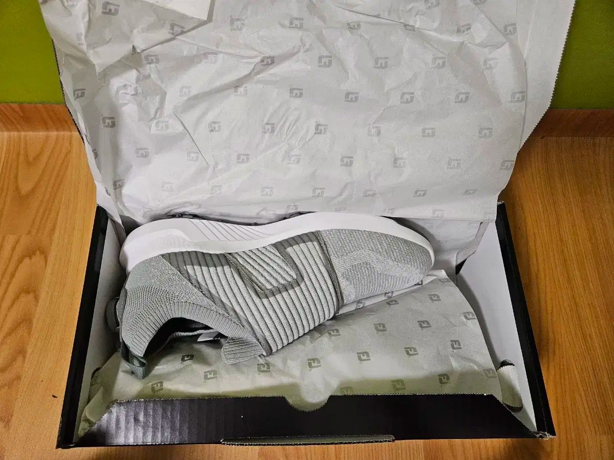 未使用【石井佳苗さんコラボ】グランピエ キャネヴィール・プフ