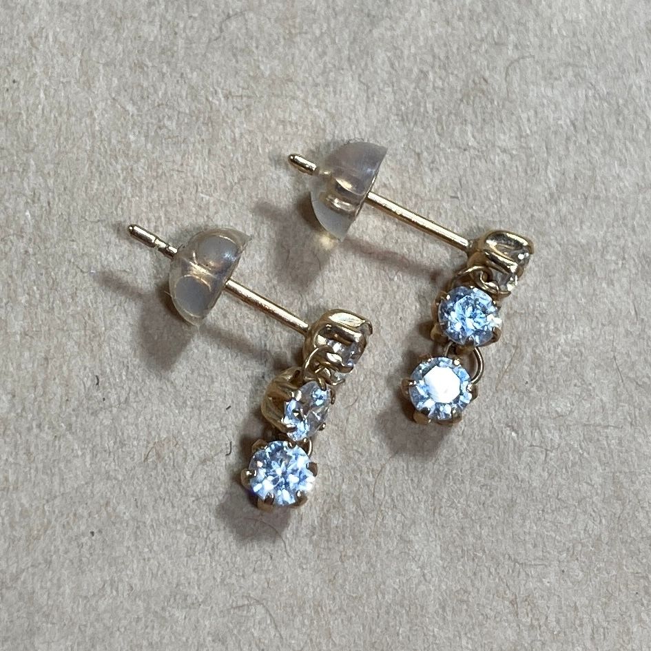 ☆ K10刻印 10金ポスト キャッチ ゴールド 3連飾りピアス 両耳 ピアス
