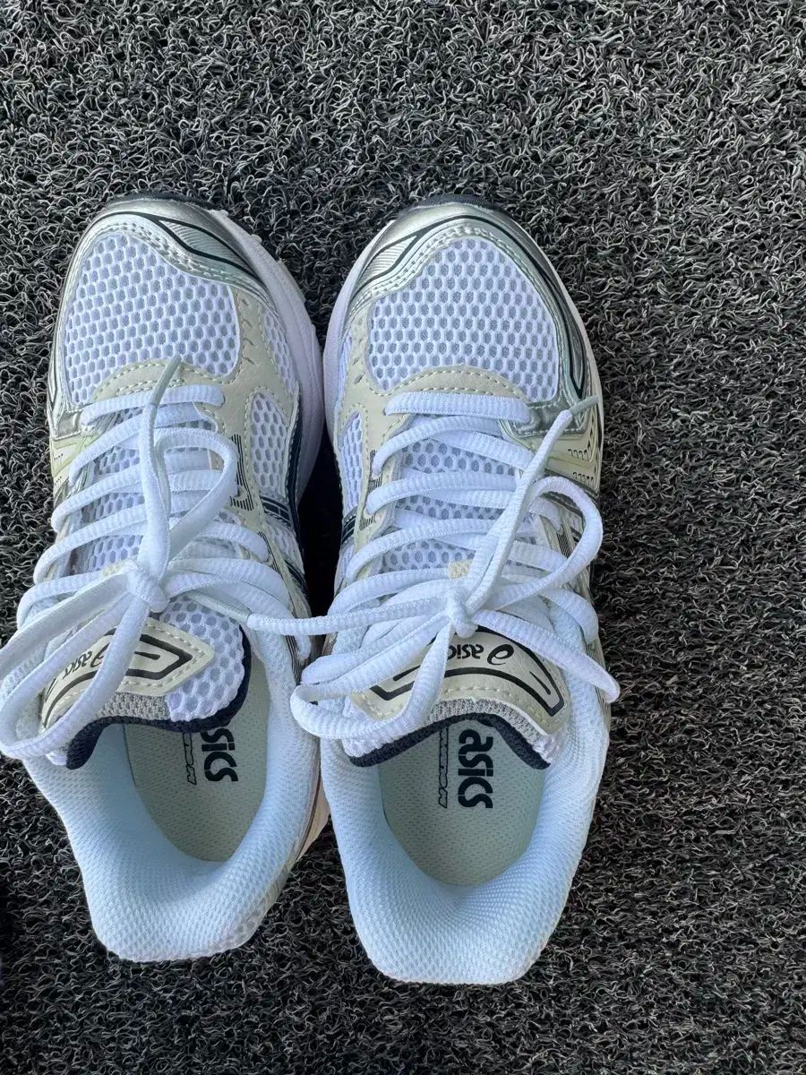 ファッションデザイナー アシックス ゲルカヤノ ホワイトミッドナイト 22.5cm