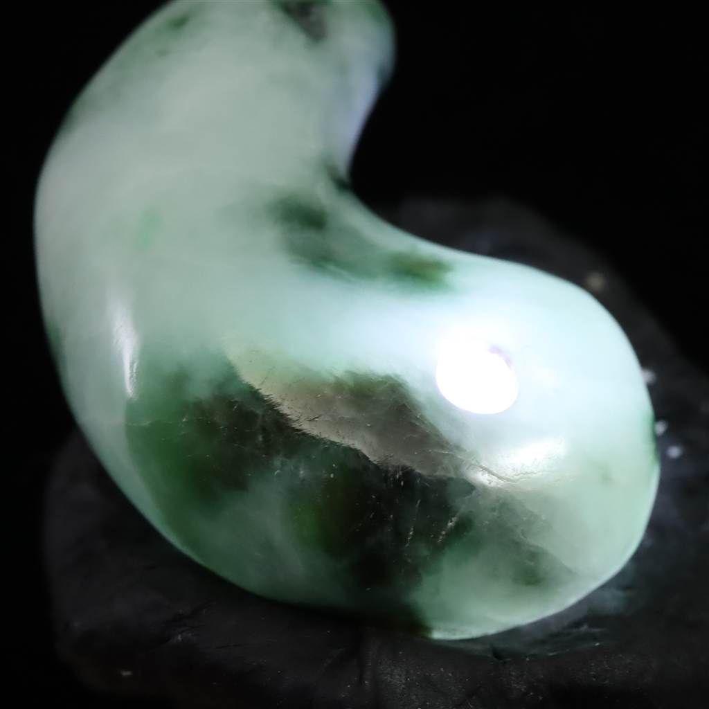 糸魚川翡翠 ヒスイ 小滝産 薄緑 30mm勾玉 ディレクトリカード付 13.80g