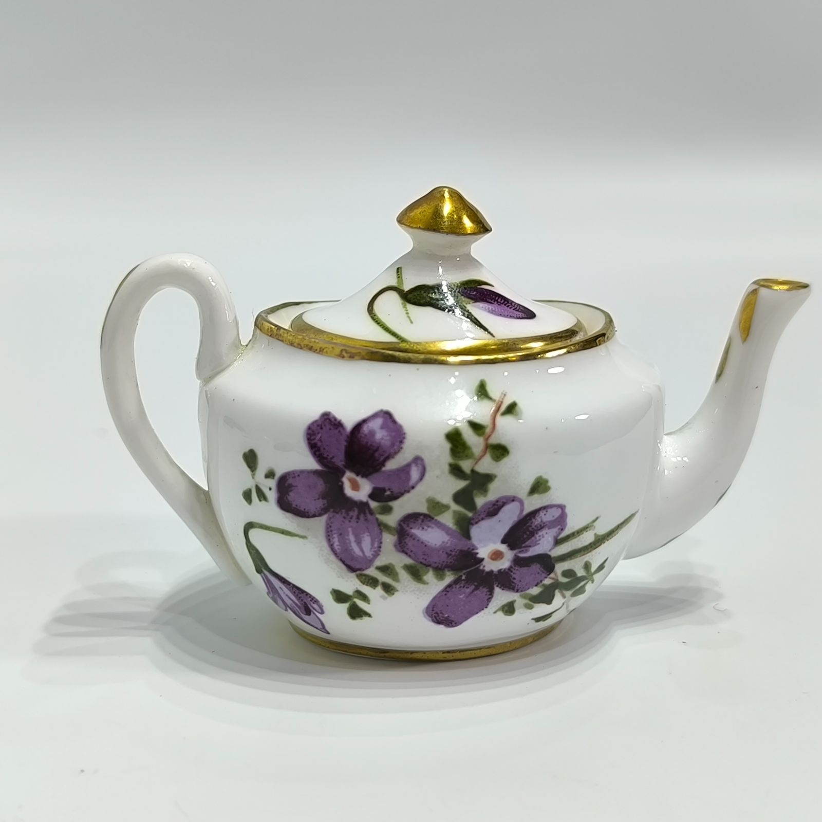 ヴィクトリアンヴァイオレット