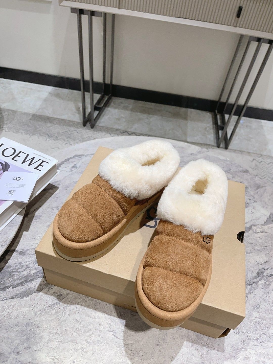 人気新品極美品 UGG アグ レディース タズリータ Tazzlita 箱付