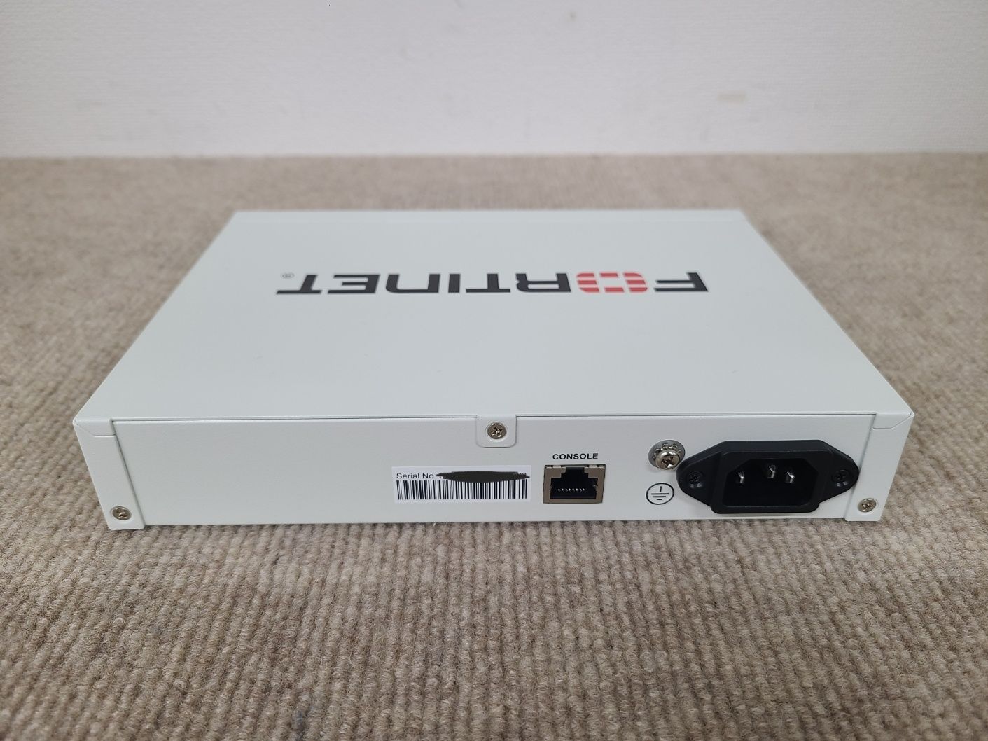 Fortinet セキュアアクセススイッチ FortiSwitch 108 E FS 領収証発行 NW 052