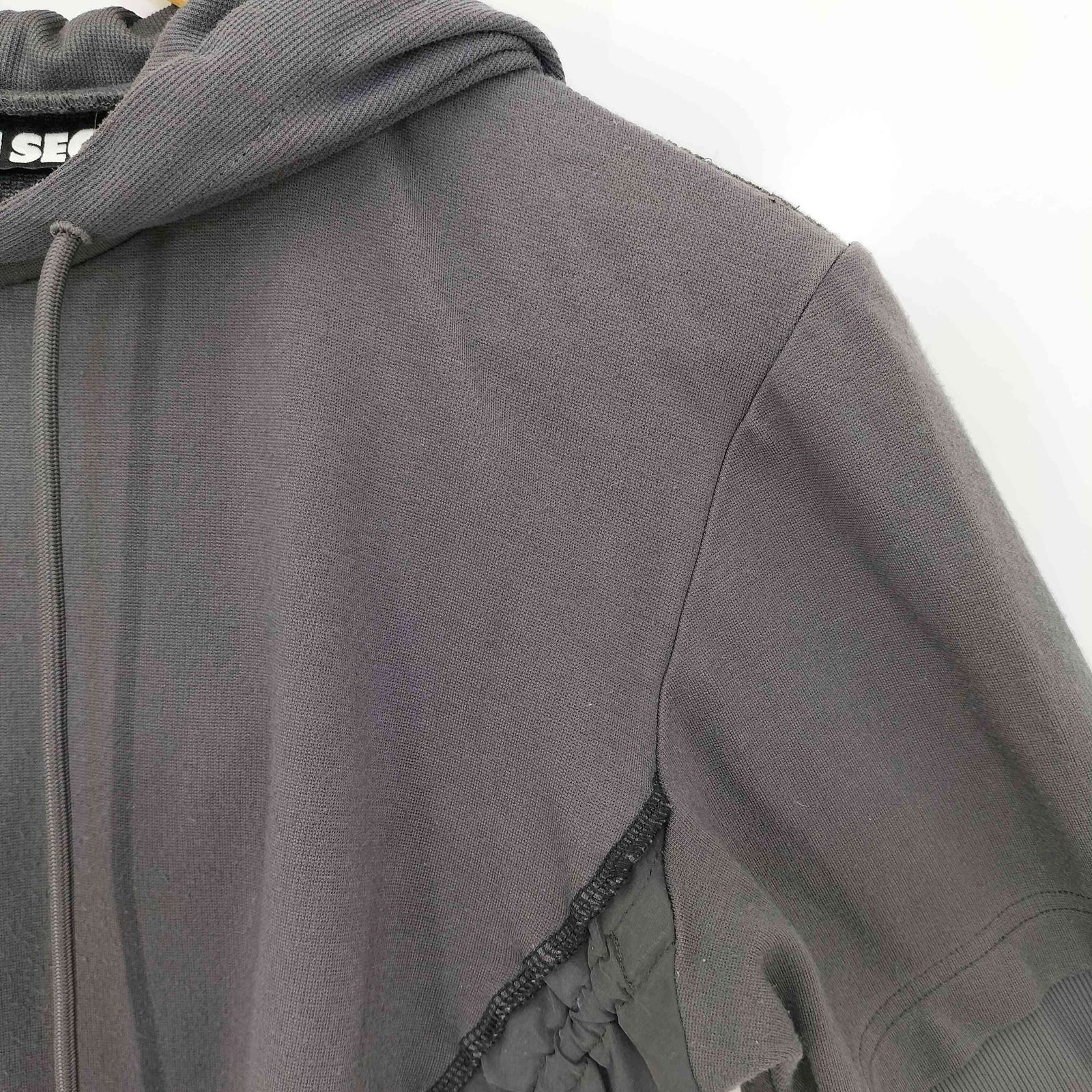 hyein seo(ヘインソ) TWISTED HOODIE サムホール レディース JPN：1  中古 古着 0344 ヘインソ hyein seo TWISTED HOODIE サムホール レディース JPN