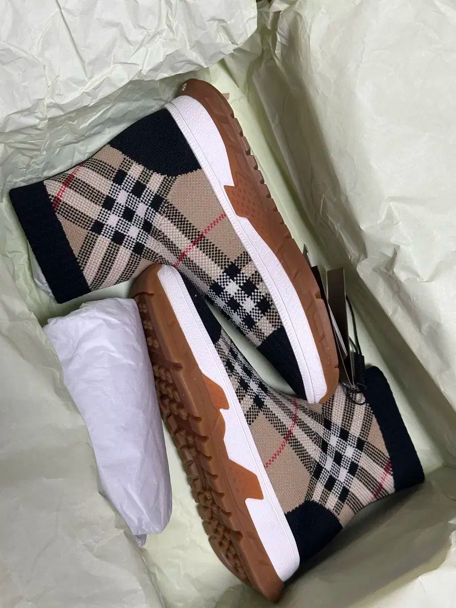 新品 BURBERRY(バーバリー ) キッズ 靴下 スニーカー EU29 ベビー