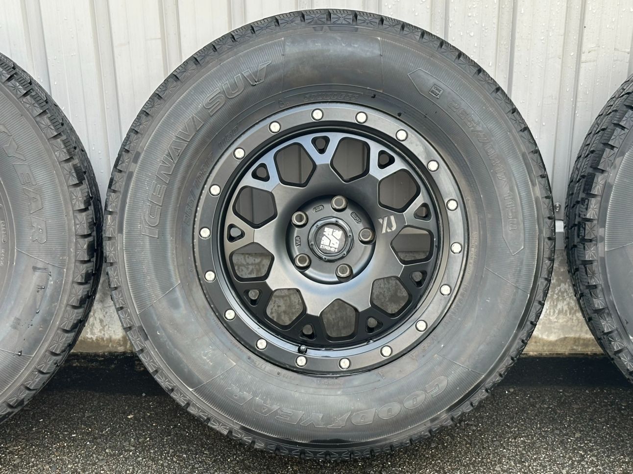 MLJエクストリームXJO4 ダンロップウィンターMAXX SJ8 スタッドレス