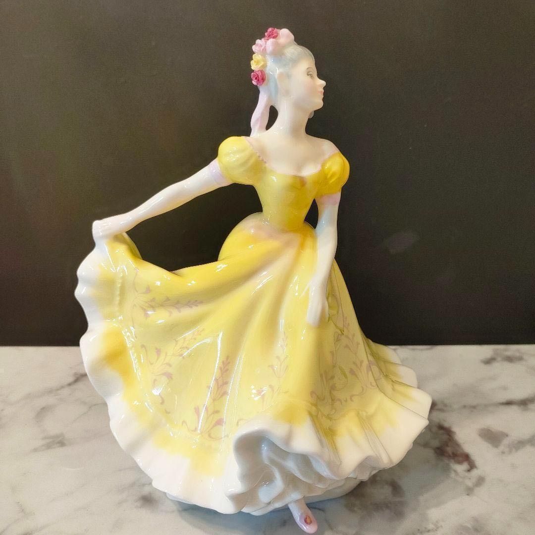 ロイヤルドルトン ニネット 陶器 人形 置物 ハンドペイント エレガント ダンス