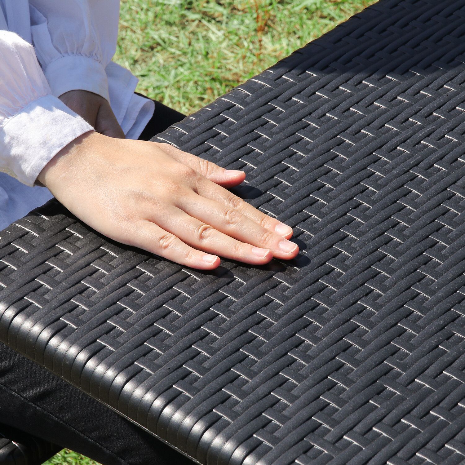 ラタン調ベランダ用折り畳みテーブル　黒 テーブル&チェア 3点セット ラタン ガーデン ベランダ 小売 黒 折りたたみ