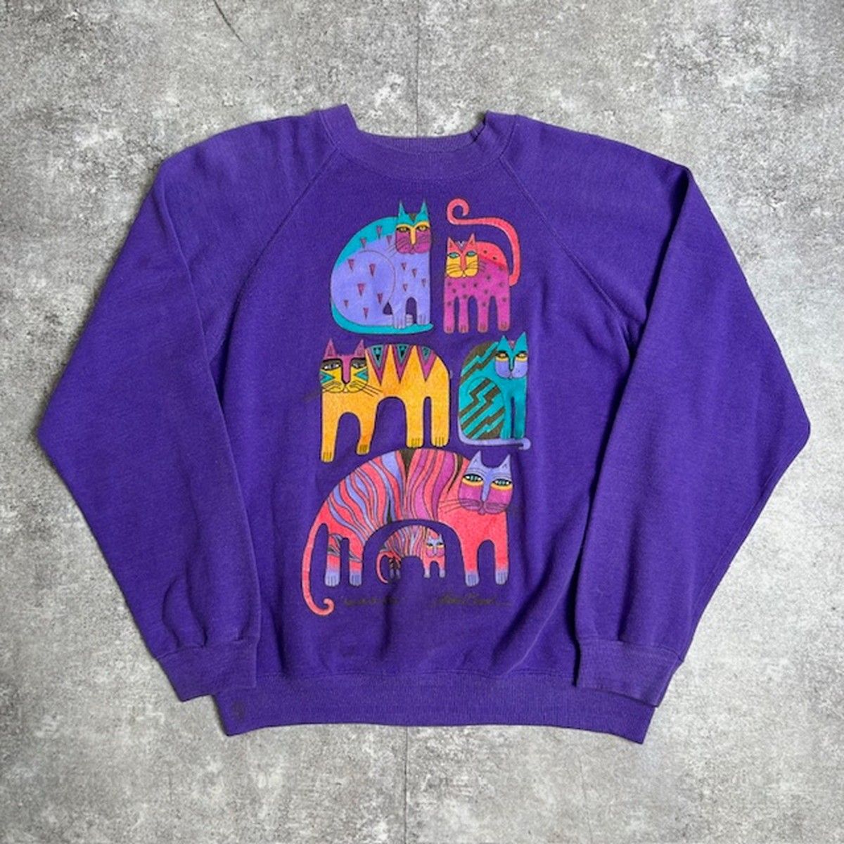 カラフルな花に囲まれた猫 ヴィンテージ ステンドグラス ローウェル・エレーロ 500x0.jpg