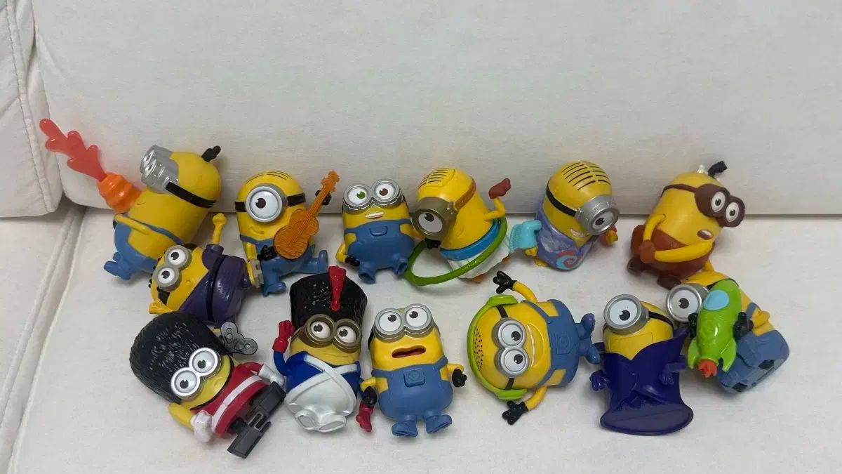 ミニオンズのハッピーセットのフィギュアのセット 2017年マクドナルドハッピーセット ミニオンズフィギュア2体