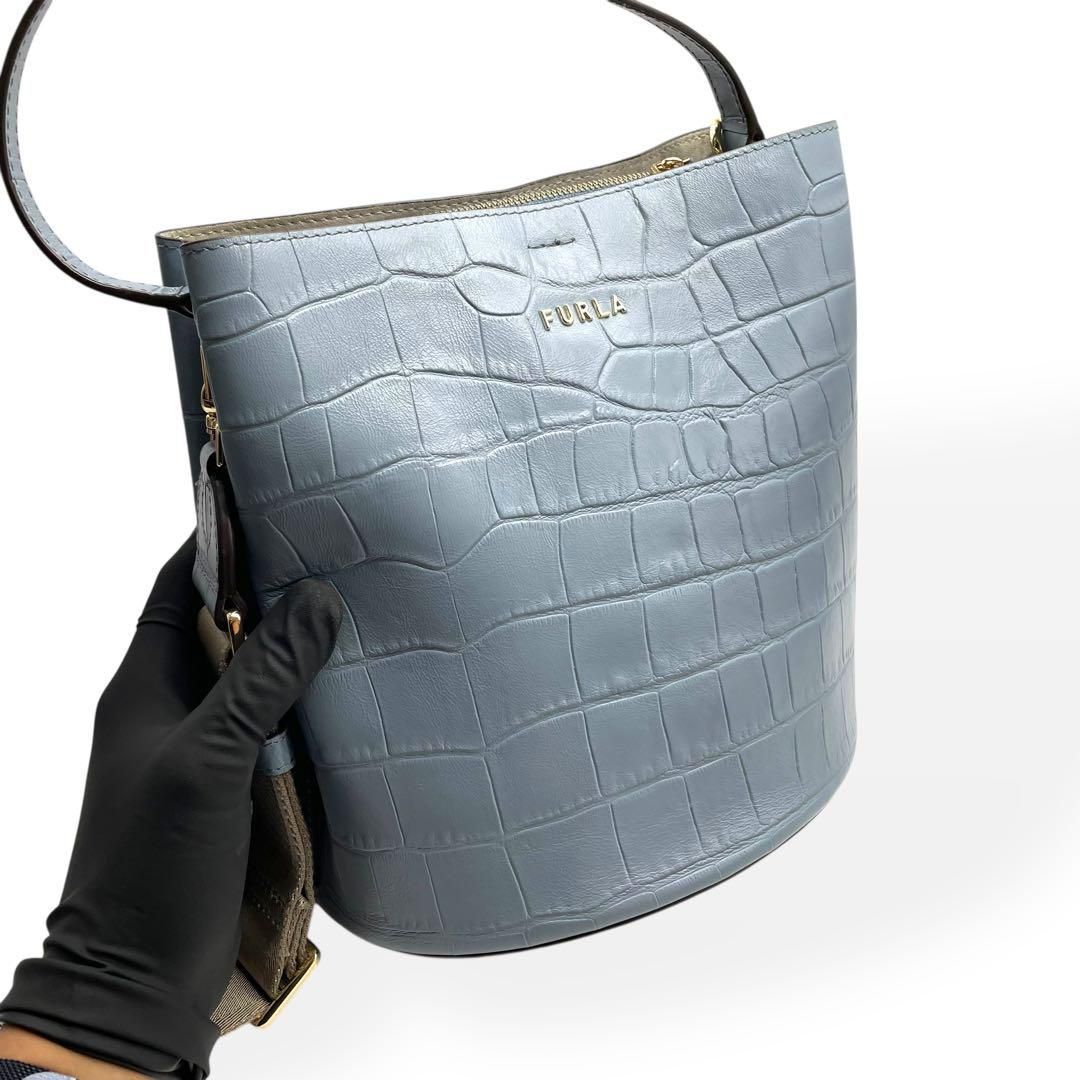 未使用級　FURLA フルラ　ダナエ レザー 2way バッグ ブルー　型押し 未使用級 FURLA フルラ ダナエ レザー 2way バッグ ブルー 型