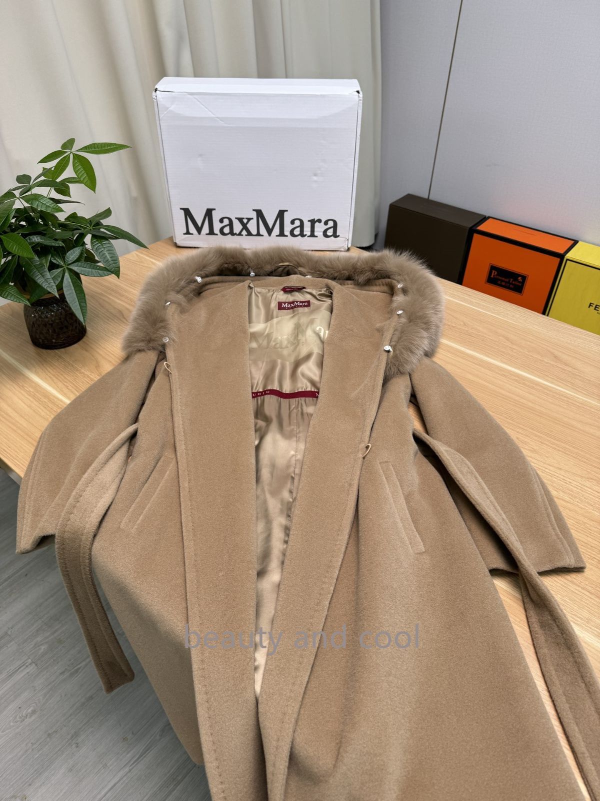 希少品 マックスマーラ MAX MARA 秋冬の新作レッドロゴカシミヤコート