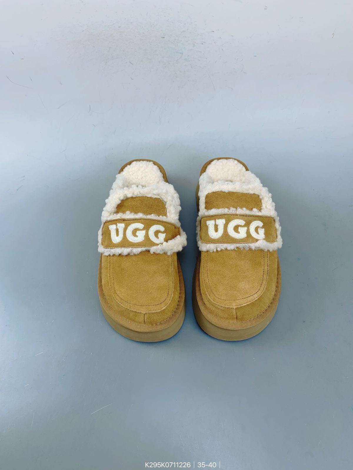 UGGのおしゃれな厚底スノーブーツ