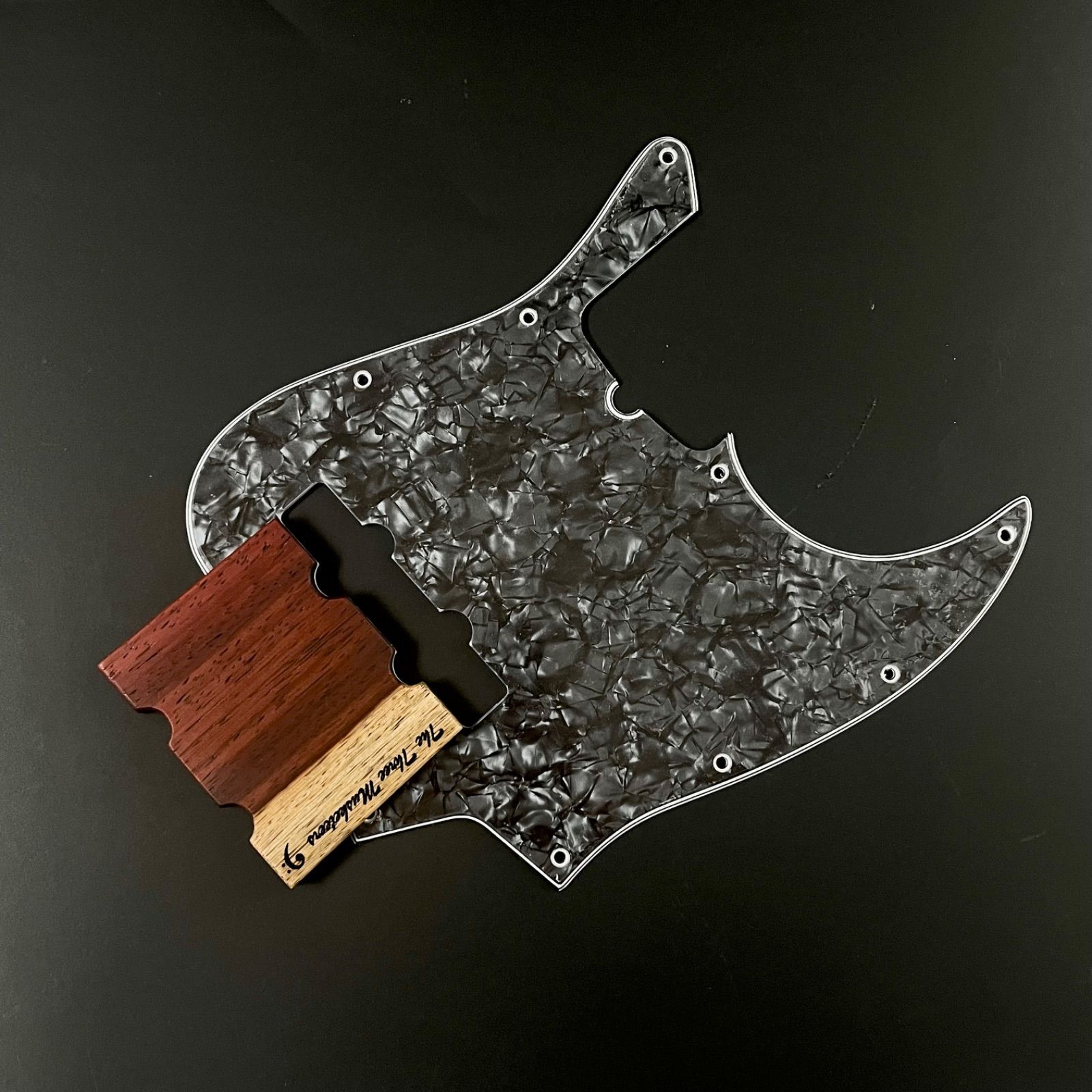 Fender JBタイプ用フィンガーランプ - パドック製 刻印入 オーダーメイド製作事例