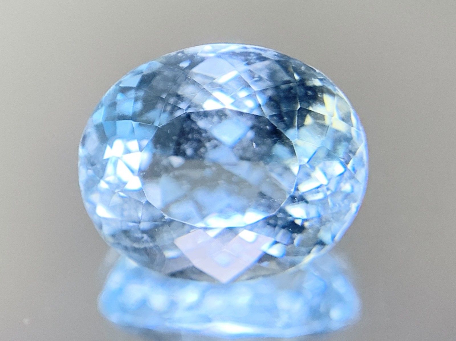 アクアマリン 天然 3.766ct 宝石ソーティング付き 10.7㎜×9.1
