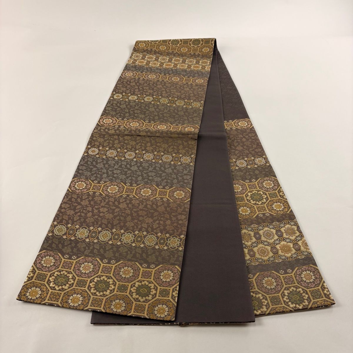 悠久の美　箔屋清兵衛　袋帯 美品 逸品 落款 箔 灰紫 お太鼓柄 正絹 袋帯 美品 名品 箔屋清兵衛 落款 名物裂文様 箔 茶紫 お太鼓柄