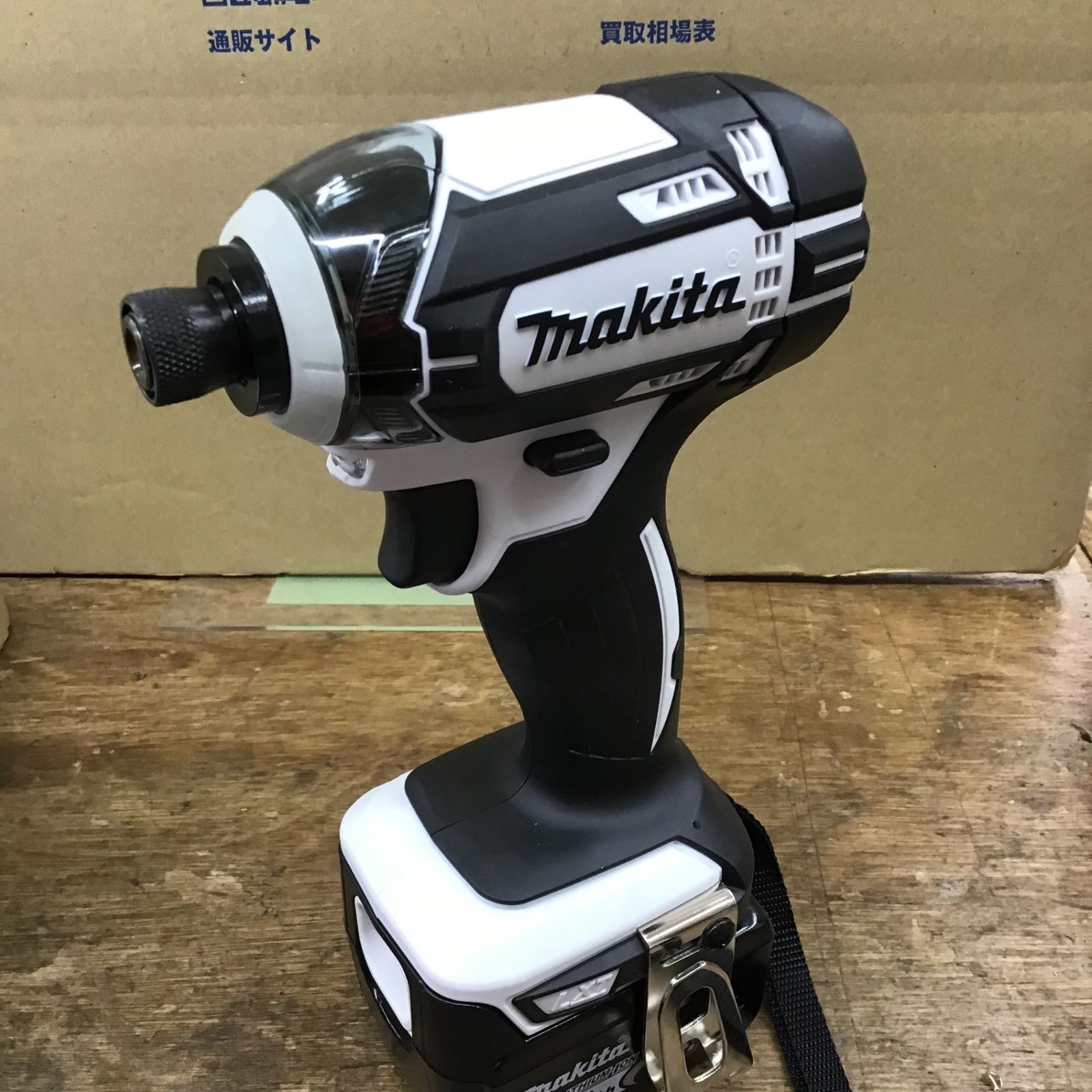 マキタ 充電式インパクトドライバ TD138DRFX 14.4V 3.0Ah〜TD138DZ 