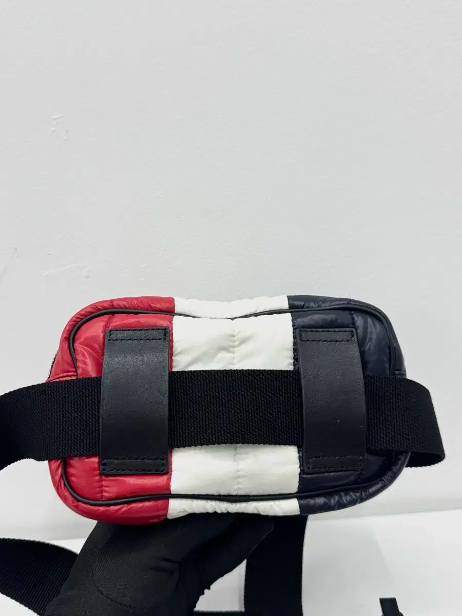 【美品】MONCLER モンクレール ベルト レザー 正規品 e55 OS MONCLER(モンクレール) ワッフェン ダウン ヒップサック