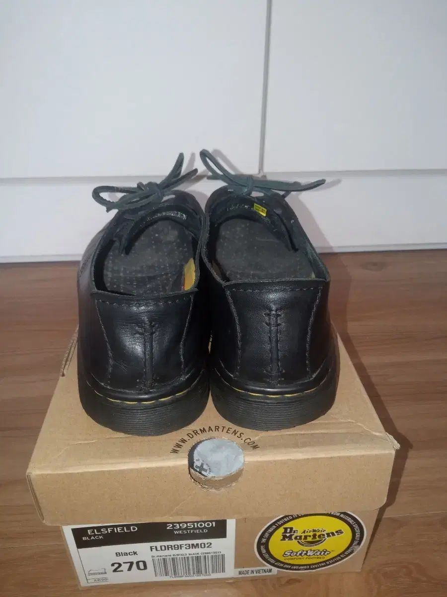 DR MARTENS