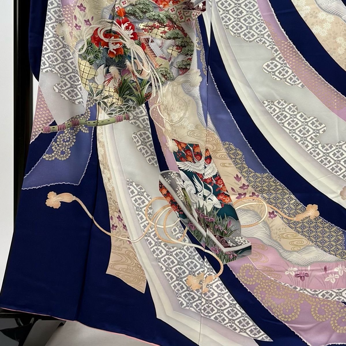 振袖 身丈164cm 裄丈70cm L 袷 文箱 草花 金彩 紺色 正絹 秀品