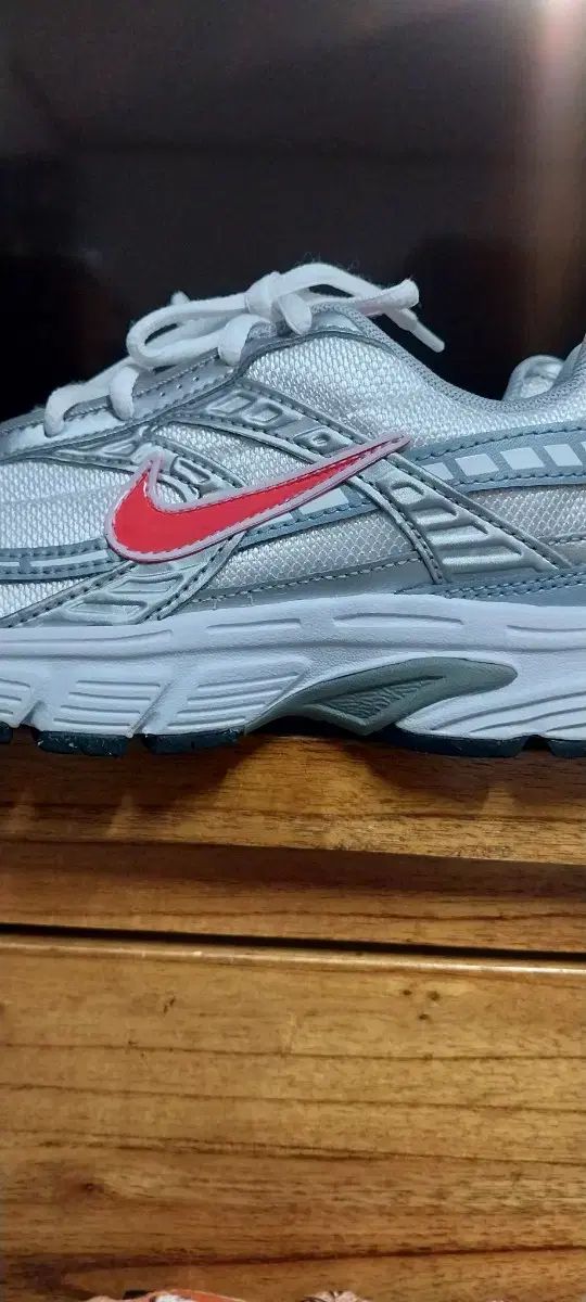 当店の商品全て正規品！ NIKE ナイキ イニシ アイトール ランニングシューズ 235