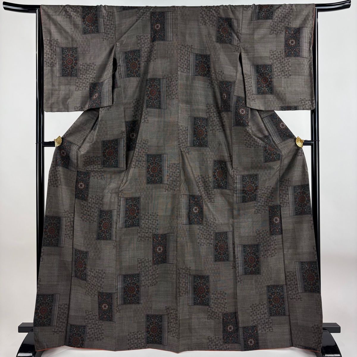 紬 身丈169cm 裄丈66.5cm M 袷 華文 幾何学模様 焦茶色 正絹 秀品