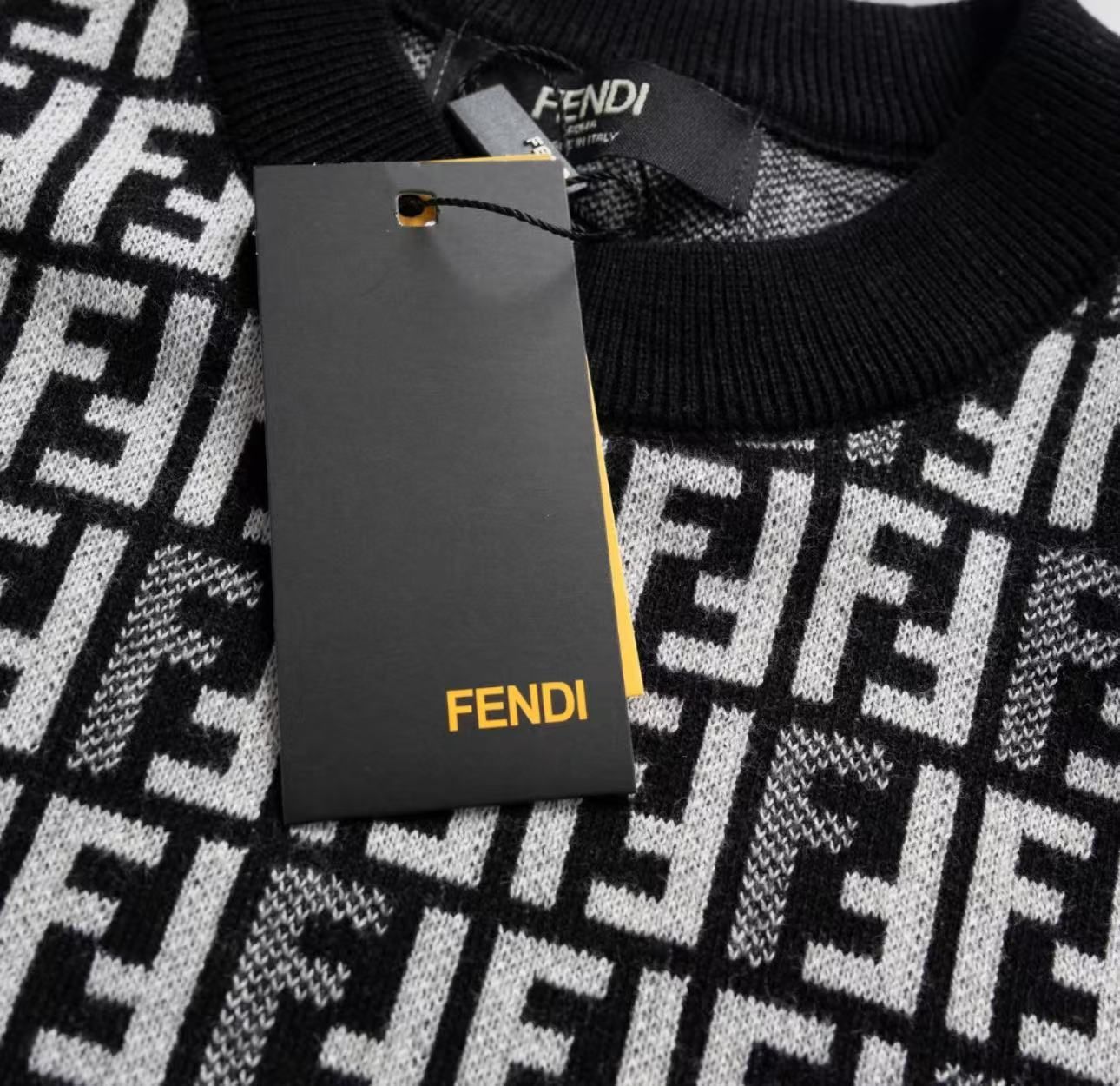 Fendi ロゴパターン 半袖ニット - メルカリ