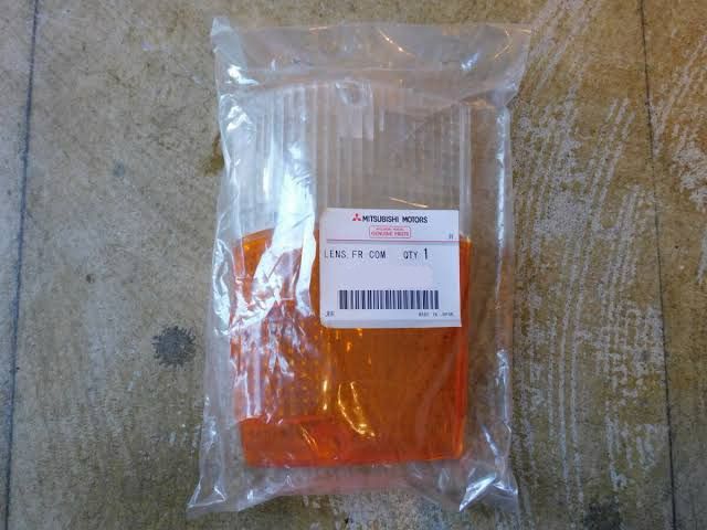 未使用 三菱 L041G L043G L044G L046G L048G L049G パジェロ 純正 フロントウインカーレンズ 左 LENS FR COMBINATION LAMP LH