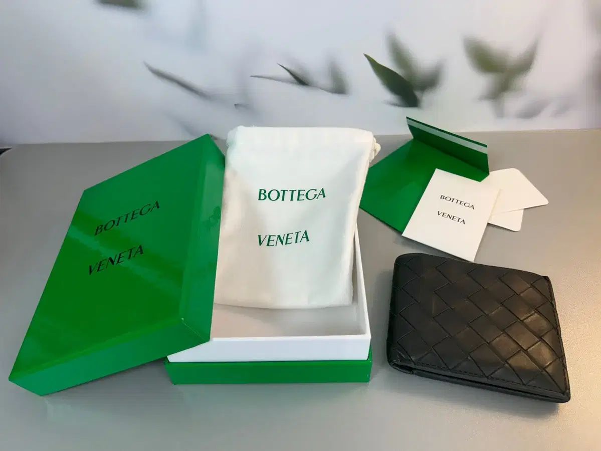 Bottega Veneta ボッテガヴェネタ イントレチャート 二つ折り財布