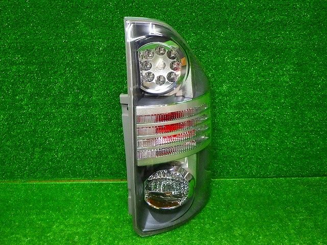 LED球切れ無 トヨタ ZRR70/75 ヴォクシー 前期 右テールレンズ 28-199