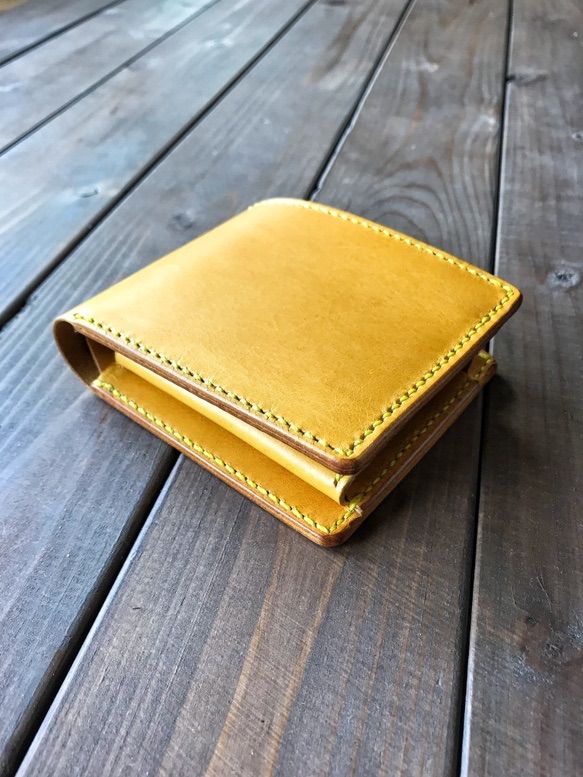 お得即納イタリアンレザーを使用した真黄色な二つ折り財布 本革 折り財布