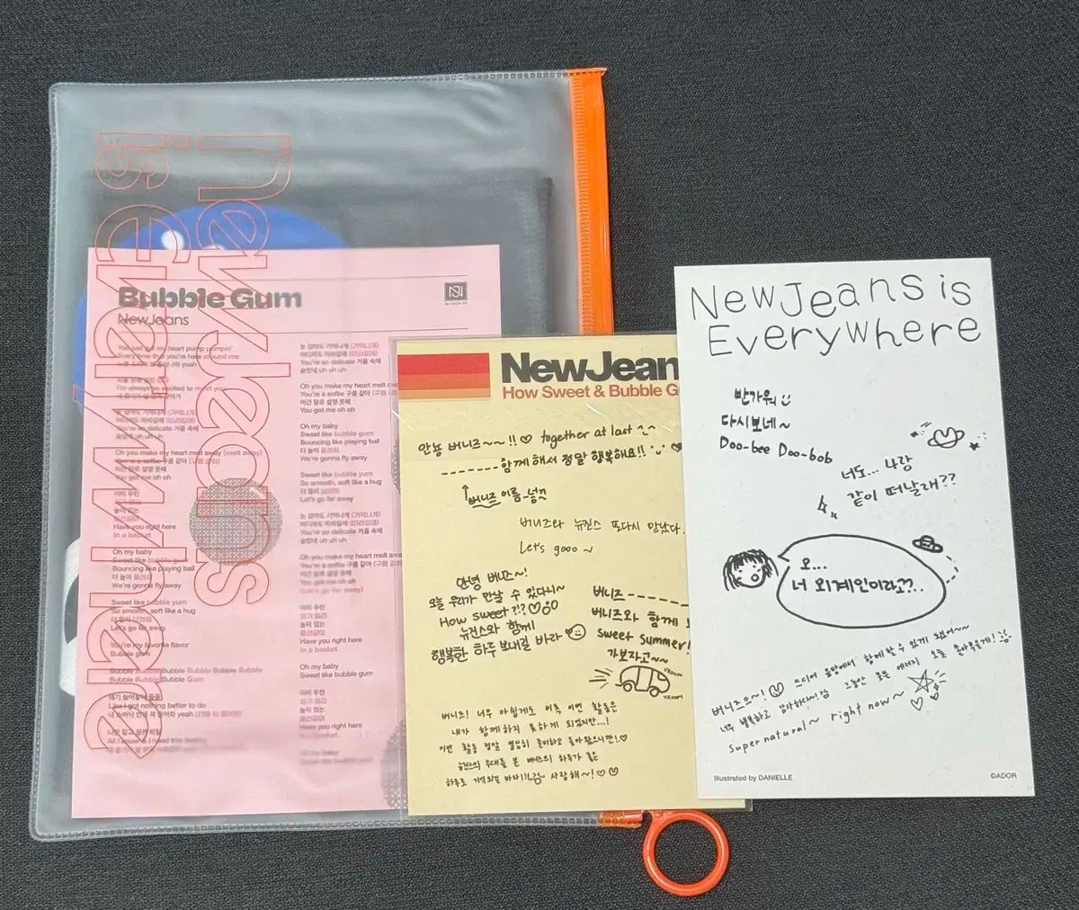 newjeans サノク スローガン キーホルダー 歌詞カード マスキングテープ NewJeans(ニュージーンズ・ニュジ) 公開番組 サノク スローガン