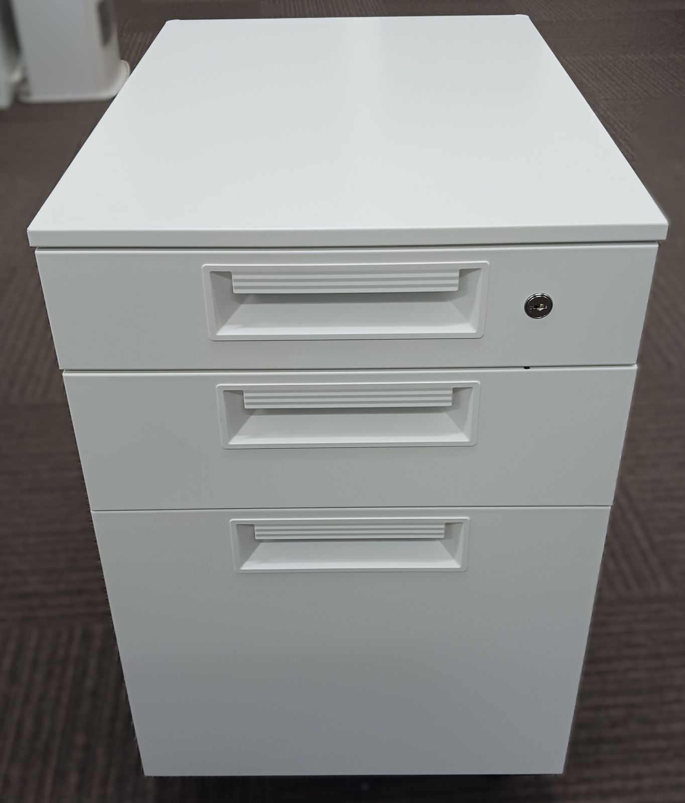 送込美品！事務キャビネットTRUSCOスリムワゴン30×50×60㎝黒車輪付き