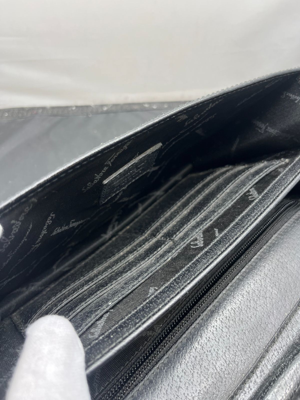 サルヴァトーレフェラガモ セカンドバッグ