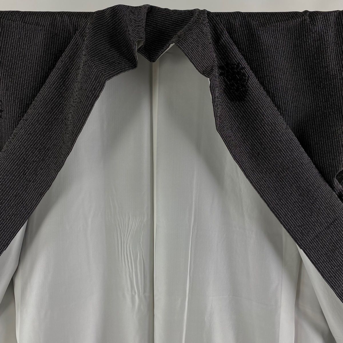 塩沢紬 身丈163cm 裄丈63cm S 袷 塩沢絣 証紙 亀甲 草花 黒灰 正絹 美  