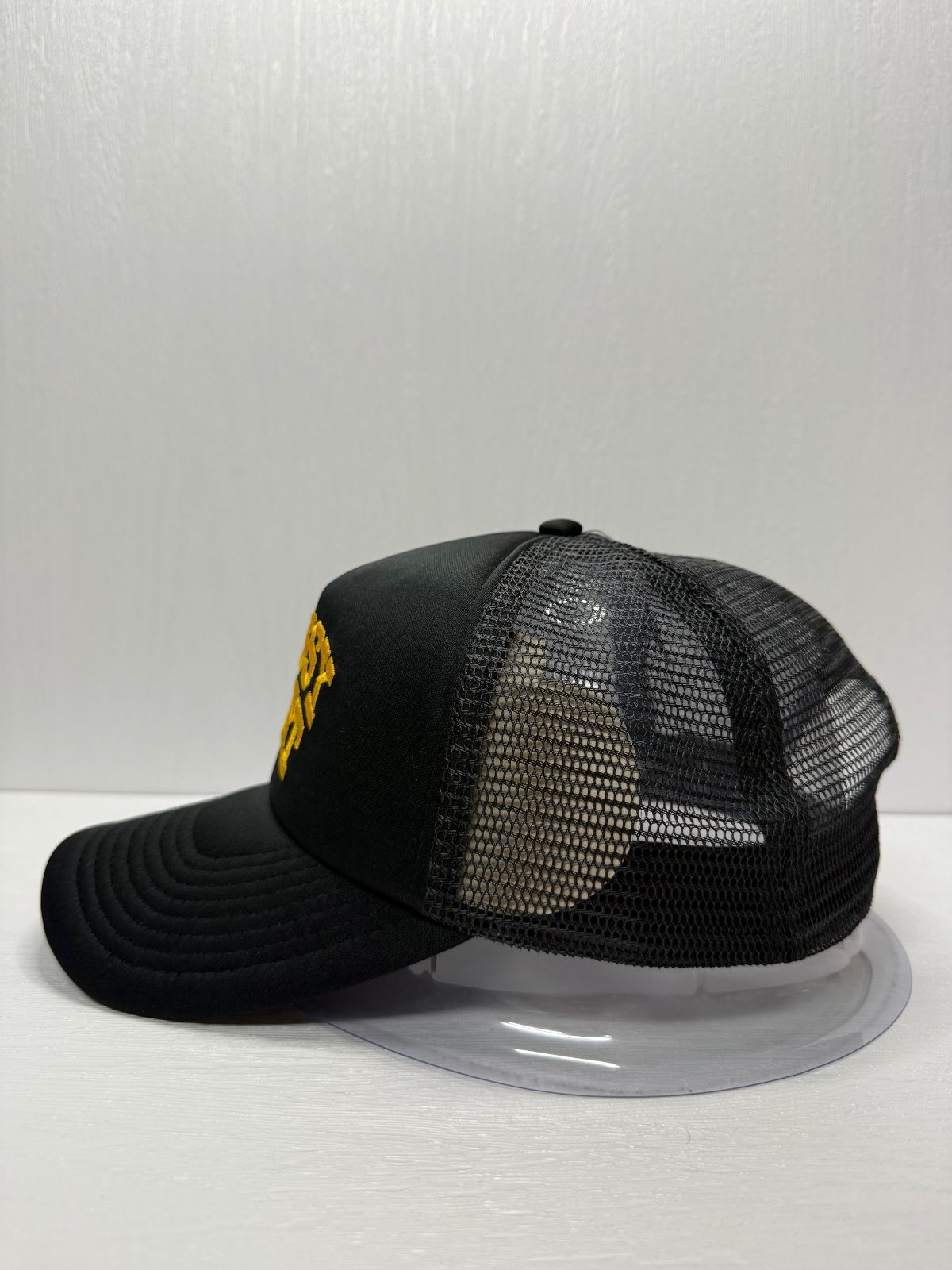 Stüssy ブラック メッシュバックキャップ Stussy ブラックメッシュキャップ