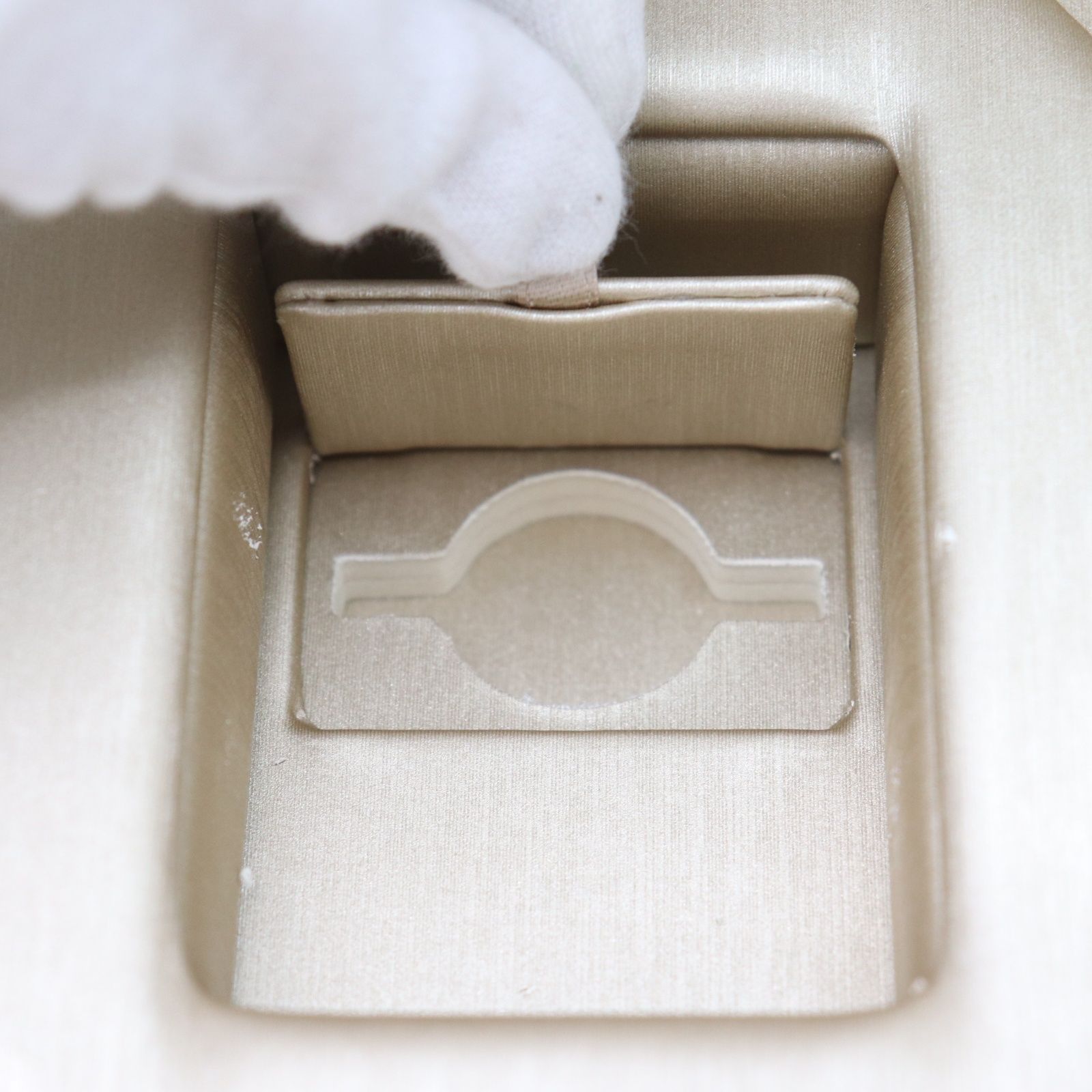 HARRY WINSTON レザーケース　空箱 Harry Winston Medium size Ring case Navy Leather empty case