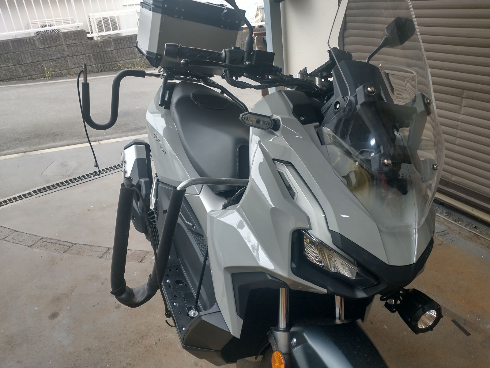 ADVフォルツァマジェスティ ビッグスクーター用のサーフボードキャリア