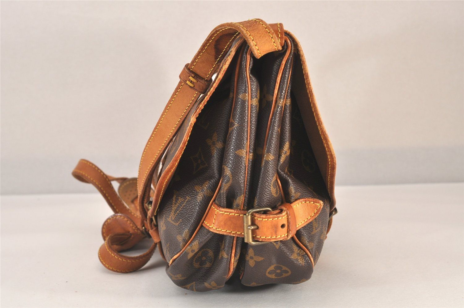 ヴィトン　LOUIS VUITTON　ソミュール30　ショルダーバッグ