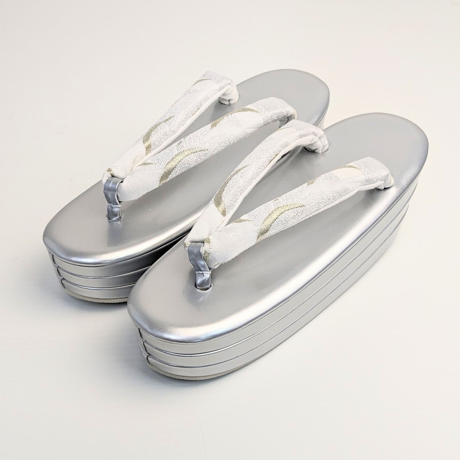 和装 草履バッグセット 帯地 白×金 3枚芯 フリーサイズ k19-14 和装 草履バッグセット 帯地 白×金 3枚芯 フリーサイズ k19-4