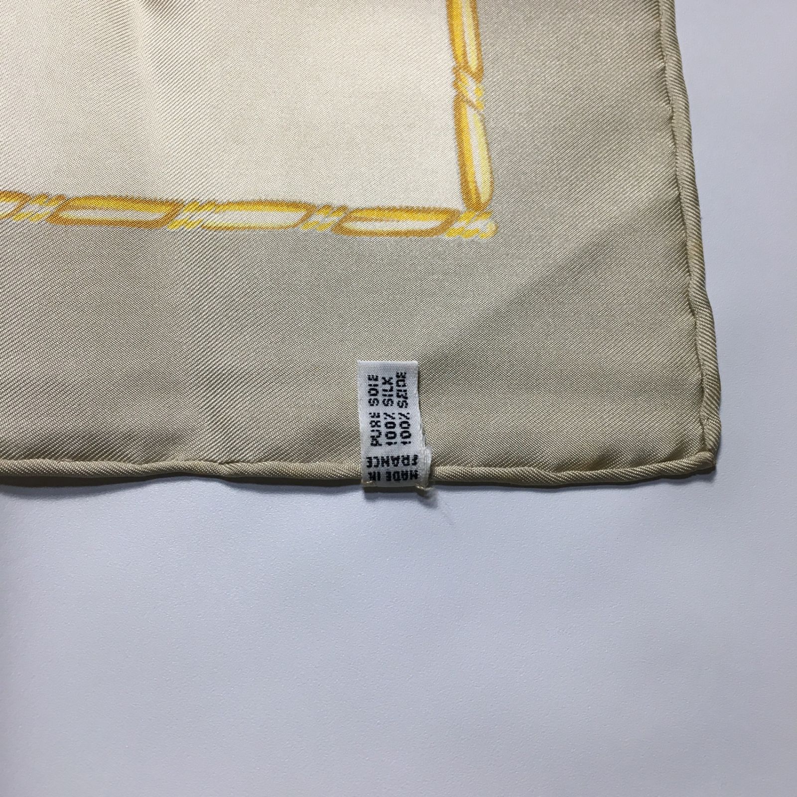 2509-128｜美品｜セリーヌ スカーフ シルク グレージュ タグあり 2509-128｜美品｜セリーヌ スカーフ シルク グレージュ タグあり