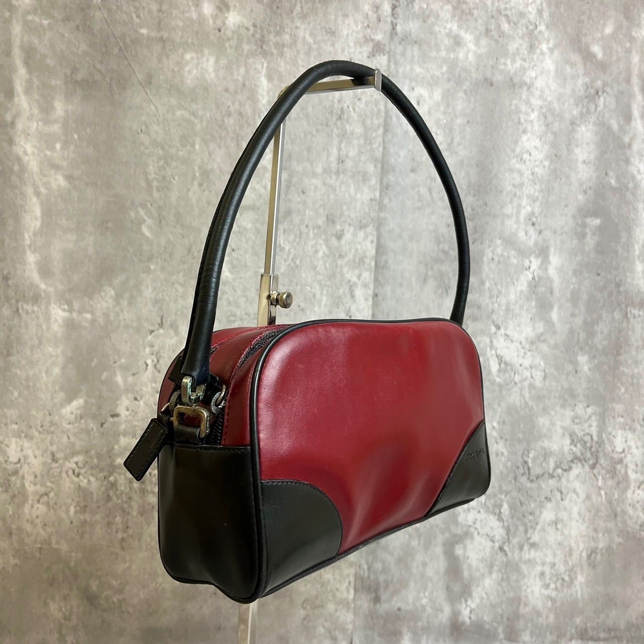 ✨良品✨ PRADA プラダ ワンショルダーバッグ ハンドバッグ ロゴ型押し 