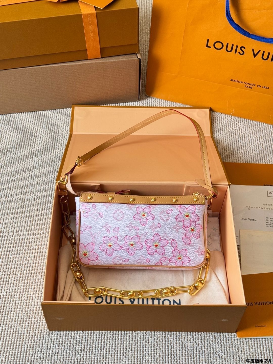 今日特価】Louis Vuitton x 村上隆 桜ピローバッグ-MM輸入