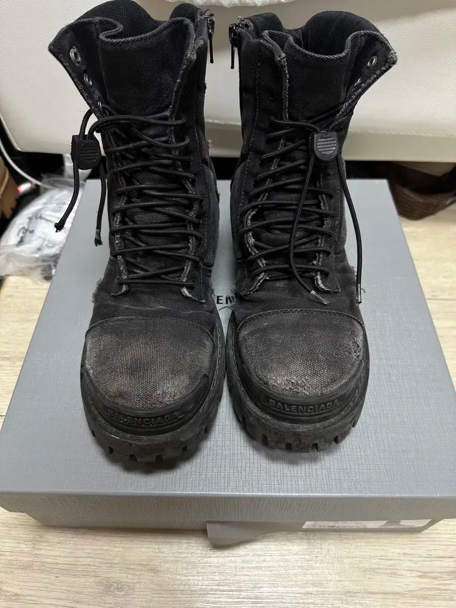 BALENCIAGA バレンシアガ コンベット 破壊された ブーツ