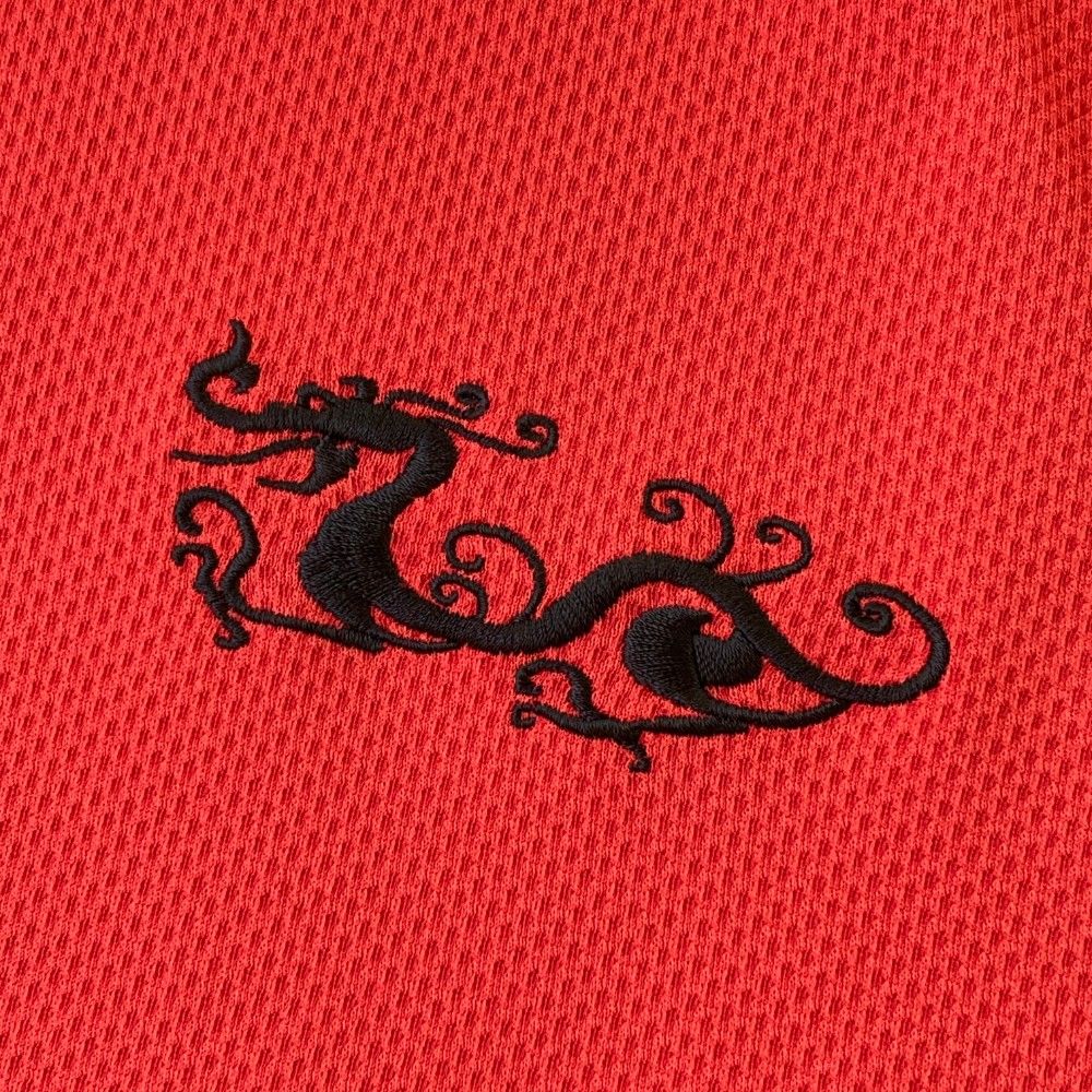 サイズ：4 DANCE WITH DRAGON ダンスウィズドラゴン  ハイネック 半袖Tシャツ  レッド系 [240101470373] ゴルフウェア メンズ ストスト サイズ：4 DANCE WITH DRAGON ダンスウィズドラゴン ハイネック